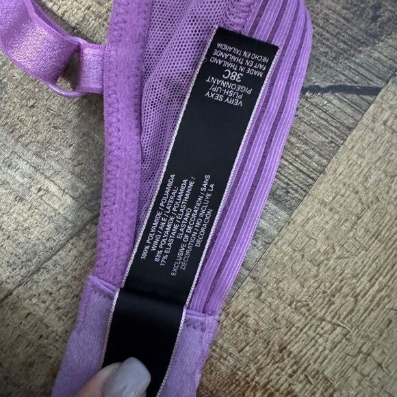 Victoria's Secret Very Sexy Push Up Pigeonnant Bra  Purple Lace  38 C - Picture 7 of 12